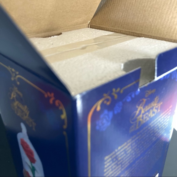 NEW Beauty and the Beast Enchanted Rose Snowglobe Disney Belle Collector’s Item - Picture 9 of 10